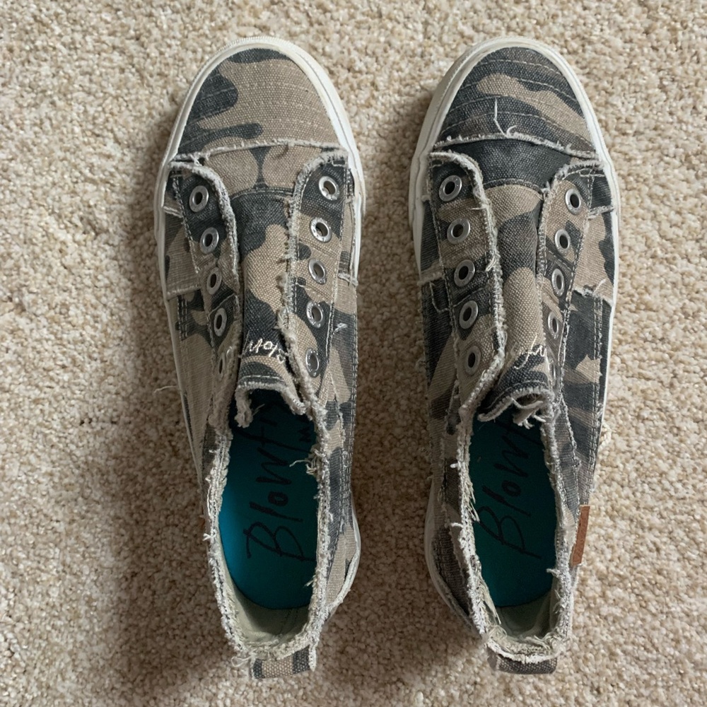 Blowfish camo sneakers size 9